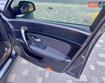 Рено Латитьюд 2011 в Одессе на Automoto.ua Серый Рено Латитьюд, объемом двигателя 2 л и пробегом 161 тыс. км за 6999 $, фото 56 на Automoto.ua