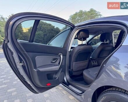 Рено Латитьюд 2011 в Одессе на Automoto.ua Серый Рено Латитьюд, объемом двигателя 2 л и пробегом 161 тыс. км за 6999 $, фото 29 на Automoto.ua