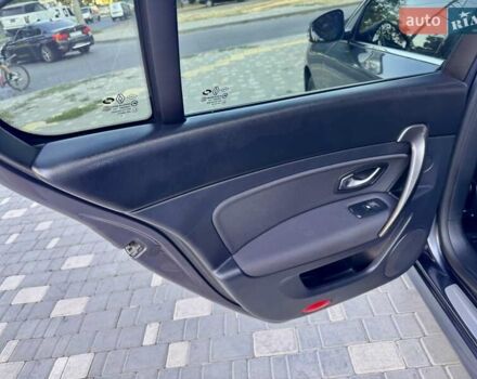 Рено Латитьюд 2011 в Одессе на Automoto.ua Серый Рено Латитьюд, объемом двигателя 2 л и пробегом 161 тыс. км за 6999 $, фото 30 на Automoto.ua