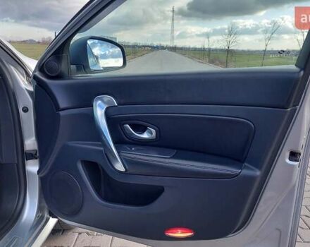 Рено Латитьюд 2011 в Виннице на Automoto.ua Серый Рено Латитьюд, объемом двигателя 2 л и пробегом 320 тыс. км за 7700 $, фото 2 на Automoto.ua