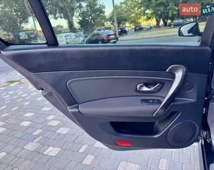 Рено Латитьюд 2011 в Одессе на Automoto.ua Серый Рено Латитьюд, объемом двигателя 2 л и пробегом 161 тыс. км за 6999 $, фото 46 на Automoto.ua