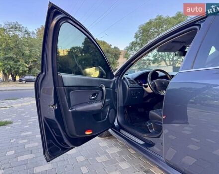 Рено Латитьюд 2011 в Одессе на Automoto.ua Серый Рено Латитьюд, объемом двигателя 2 л и пробегом 161 тыс. км за 6999 $, фото 34 на Automoto.ua