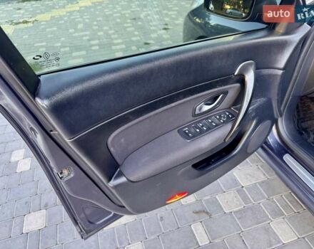 Рено Латитьюд 2011 в Одессе на Automoto.ua Серый Рено Латитьюд, объемом двигателя 2 л и пробегом 161 тыс. км за 6999 $, фото 36 на Automoto.ua