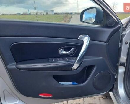 Рено Латитьюд 2011 в Виннице на Automoto.ua Серый Рено Латитьюд, объемом двигателя 2 л и пробегом 320 тыс. км за 7700 $, фото 6 на Automoto.ua