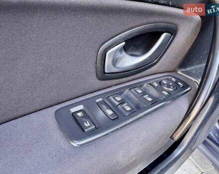 Рено Латитьюд 2011 в Одессе на Automoto.ua Серый Рено Латитьюд, объемом двигателя 2 л и пробегом 161 тыс. км за 6999 $, фото 37 на Automoto.ua