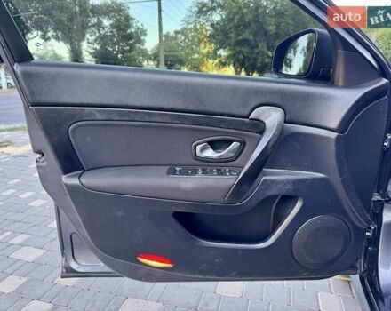 Рено Латитьюд 2011 в Одессе на Automoto.ua Серый Рено Латитьюд, объемом двигателя 2 л и пробегом 161 тыс. км за 6999 $, фото 35 на Automoto.ua