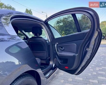 Рено Латитьюд 2011 в Одессе на Automoto.ua Серый Рено Латитьюд, объемом двигателя 2 л и пробегом 161 тыс. км за 6999 $, фото 42 на Automoto.ua