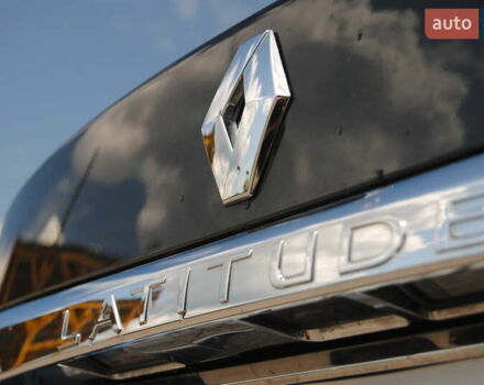 Серый Рено Латитьюд, объемом двигателя 2 л и пробегом 184 тыс. км за 8998 $, фото 13 на Automoto.ua