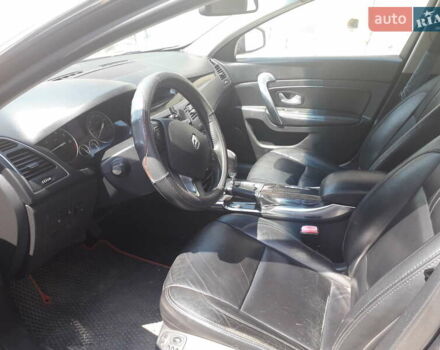 Серый Рено Латитьюд, объемом двигателя 2.5 л и пробегом 210 тыс. км за 6500 $, фото 1 на Automoto.ua