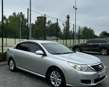 Серый Рено Латитьюд, объемом двигателя 2.5 л и пробегом 220 тыс. км за 6500 $, фото 1 на Automoto.ua