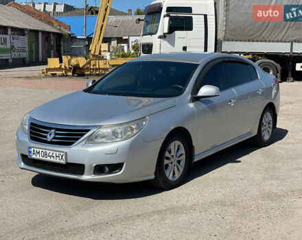 Серый Рено Латитьюд, объемом двигателя 2.5 л и пробегом 280 тыс. км за 6000 $, фото 1 на Automoto.ua