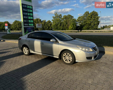 Серый Рено Латитьюд, объемом двигателя 2 л и пробегом 190 тыс. км за 7500 $, фото 1 на Automoto.ua