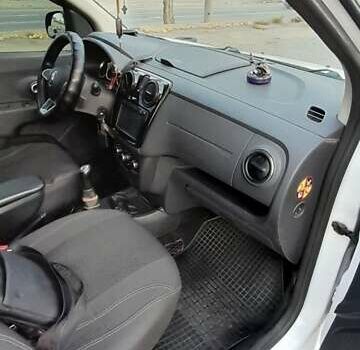 Белый Рено Лоджи, объемом двигателя 1.5 л и пробегом 170 тыс. км за 11700 $, фото 9 на Automoto.ua