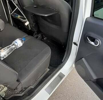 Белый Рено Лоджи, объемом двигателя 1.5 л и пробегом 170 тыс. км за 11700 $, фото 7 на Automoto.ua