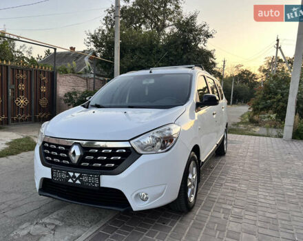 Белый Рено Лоджи, объемом двигателя 1.46 л и пробегом 74 тыс. км за 12900 $, фото 2 на Automoto.ua