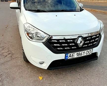 Белый Рено Лоджи, объемом двигателя 1.5 л и пробегом 170 тыс. км за 11700 $, фото 1 на Automoto.ua