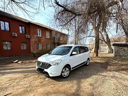 Рено Лоджи 2018 в Кривом Роге на Automoto.ua Белый Рено Лоджи, объемом двигателя 15 л и пробегом 129 тыс. км за 10700 $, фото 1 на Automoto.ua