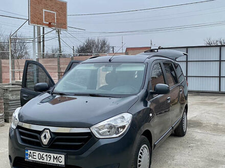 Рено Лоджі 2016 у Кривому Розі на Automoto.ua Сірий Рено Лоджі, об'ємом двигуна 1.5 л та пробігом 288 тис. км за 9400 $, фото 1 на Automoto.ua