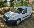 Белый Рено Логан МСВ, объемом двигателя 1.6 л и пробегом 160 тыс. км за 3500 $, фото 1 на Automoto.ua