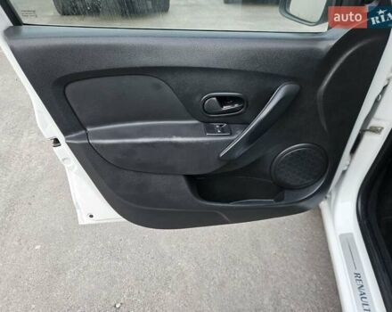 Белый Рено Логан МСВ, объемом двигателя 1.5 л и пробегом 138 тыс. км за 6800 $, фото 30 на Automoto.ua