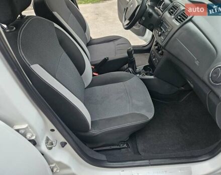 Белый Рено Логан МСВ, объемом двигателя 1.5 л и пробегом 138 тыс. км за 6800 $, фото 49 на Automoto.ua