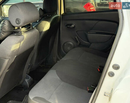 Белый Рено Логан МСВ, объемом двигателя 1.5 л и пробегом 222 тыс. км за 5799 $, фото 34 на Automoto.ua