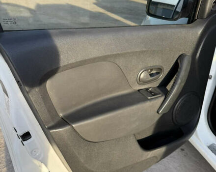 Белый Рено Логан МСВ, объемом двигателя 1.5 л и пробегом 222 тыс. км за 5799 $, фото 38 на Automoto.ua