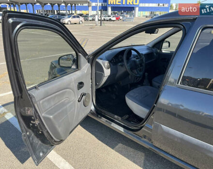 Серый Рено Логан МСВ, объемом двигателя 1.6 л и пробегом 379 тыс. км за 4800 $, фото 4 на Automoto.ua