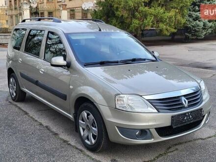 Серый Рено Логан МСВ, объемом двигателя 1.6 л и пробегом 146 тыс. км за 5900 $, фото 1 на Automoto.ua