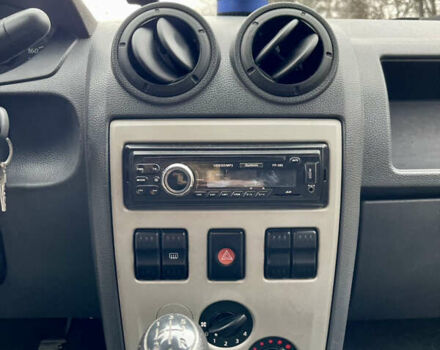 Синий Рено Логан МСВ, объемом двигателя 1.6 л и пробегом 302 тыс. км за 4700 $, фото 3 на Automoto.ua