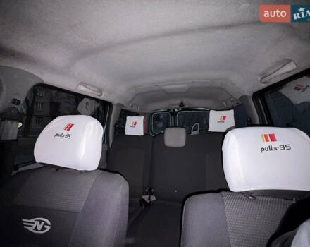 Синий Рено Логан МСВ, объемом двигателя 1.6 л и пробегом 196 тыс. км за 6300 $, фото 19 на Automoto.ua