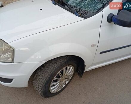 Белый Рено Логан, объемом двигателя 1.4 л и пробегом 300 тыс. км за 3500 $, фото 7 на Automoto.ua