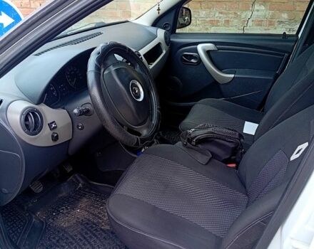 Белый Рено Логан, объемом двигателя 1.4 л и пробегом 300 тыс. км за 3500 $, фото 1 на Automoto.ua