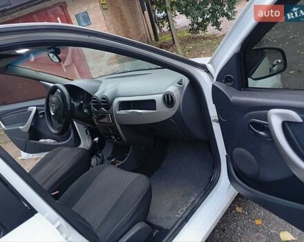 Белый Рено Логан, объемом двигателя 1.4 л и пробегом 300 тыс. км за 3500 $, фото 6 на Automoto.ua