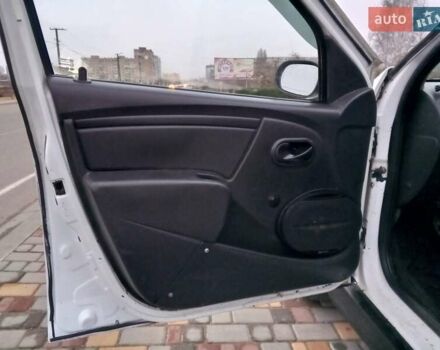 Белый Рено Логан, объемом двигателя 1.39 л и пробегом 170 тыс. км за 1999 $, фото 16 на Automoto.ua