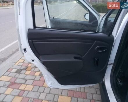 Белый Рено Логан, объемом двигателя 1.39 л и пробегом 170 тыс. км за 1999 $, фото 22 на Automoto.ua