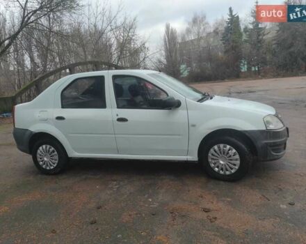 Білий Рено Логан, об'ємом двигуна 1.39 л та пробігом 241 тис. км за 2650 $, фото 2 на Automoto.ua