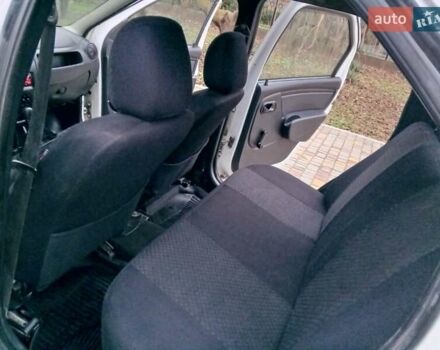 Белый Рено Логан, объемом двигателя 1.39 л и пробегом 170 тыс. км за 1999 $, фото 23 на Automoto.ua