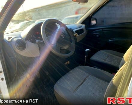 Білий Рено Логан, об'ємом двигуна 1.4 л та пробігом 280 тис. км за 1900 $, фото 5 на Automoto.ua
