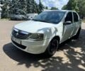 Білий Рено Логан, об'ємом двигуна 1.4 л та пробігом 300 тис. км за 1800 $, фото 1 на Automoto.ua
