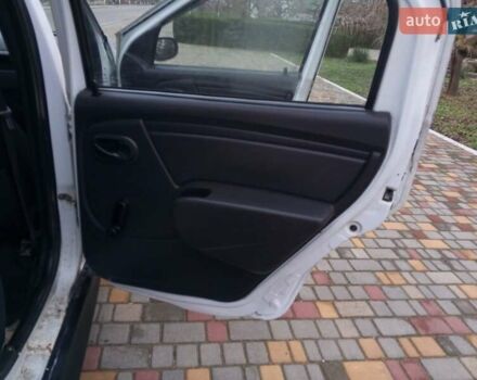 Белый Рено Логан, объемом двигателя 1.39 л и пробегом 170 тыс. км за 1999 $, фото 21 на Automoto.ua