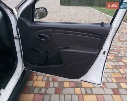 Белый Рено Логан, объемом двигателя 1.39 л и пробегом 170 тыс. км за 1999 $, фото 20 на Automoto.ua