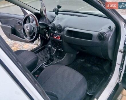 Белый Рено Логан, объемом двигателя 1.39 л и пробегом 170 тыс. км за 1999 $, фото 18 на Automoto.ua