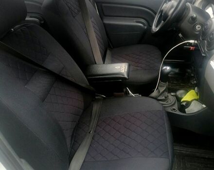 Белый Рено Логан, объемом двигателя 1.4 л и пробегом 274 тыс. км за 2550 $, фото 4 на Automoto.ua