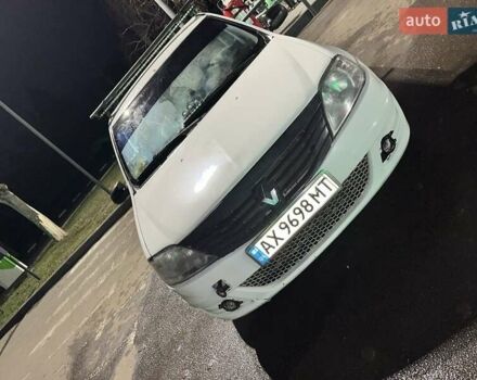 Белый Рено Логан, объемом двигателя 1.4 л и пробегом 349 тыс. км за 3500 $, фото 7 на Automoto.ua