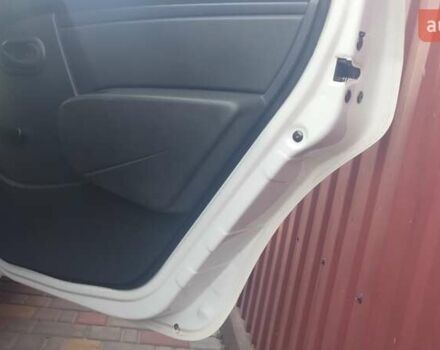 Белый Рено Логан, объемом двигателя 1.4 л и пробегом 333 тыс. км за 3900 $, фото 5 на Automoto.ua