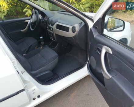 Рено Логан 2011 в Одессе на Automoto.ua Белый Рено Логан, объемом двигателя 0 л и пробегом 220 тыс. км за 3700 $, фото 3 на Automoto.ua