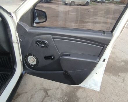 Белый Рено Логан, объемом двигателя 1.4 л и пробегом 670 тыс. км за 1750 $, фото 8 на Automoto.ua