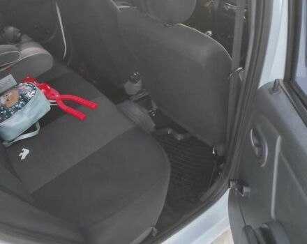 Білий Рено Логан, об'ємом двигуна 1.39 л та пробігом 260 тис. км за 3650 $, фото 11 на Automoto.ua