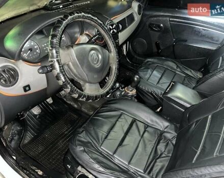 Белый Рено Логан, объемом двигателя 1.4 л и пробегом 349 тыс. км за 3500 $, фото 4 на Automoto.ua